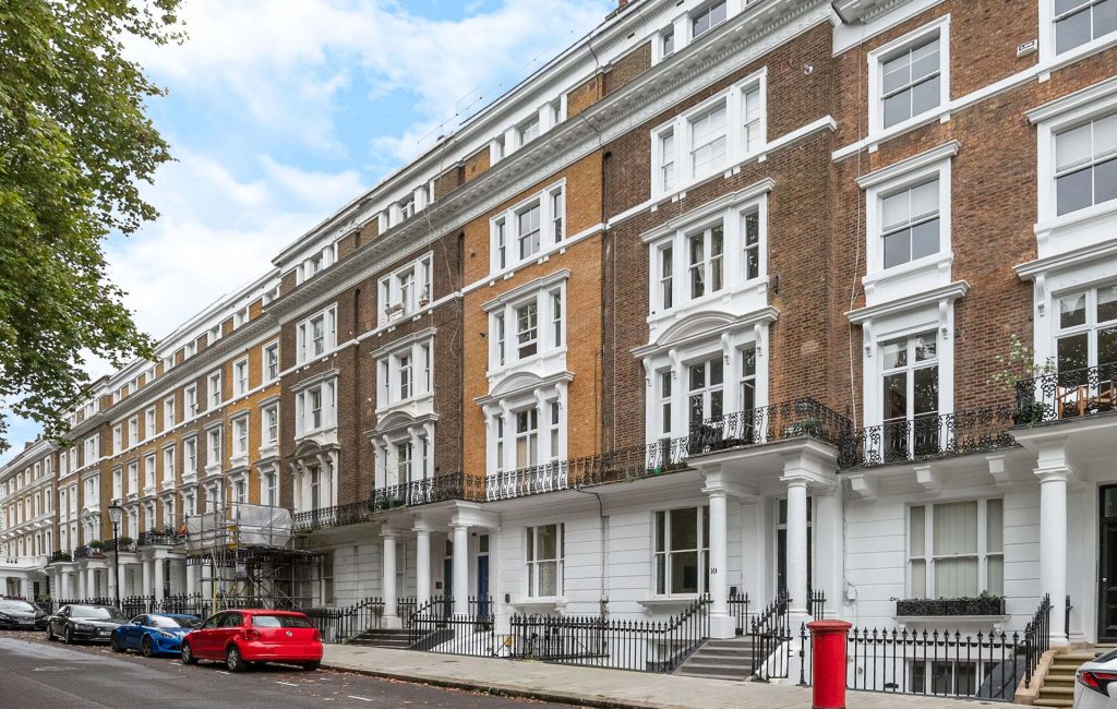 10_ladbroke_square_2